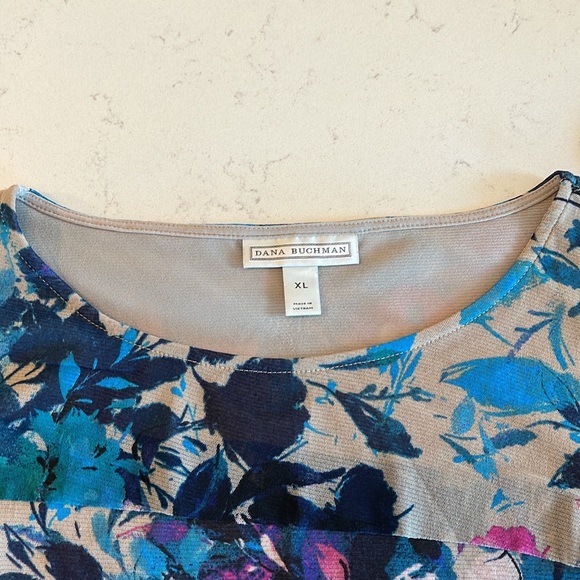 Dana Bachman Woman’s Sleeveless Top - Picture 3 of 7